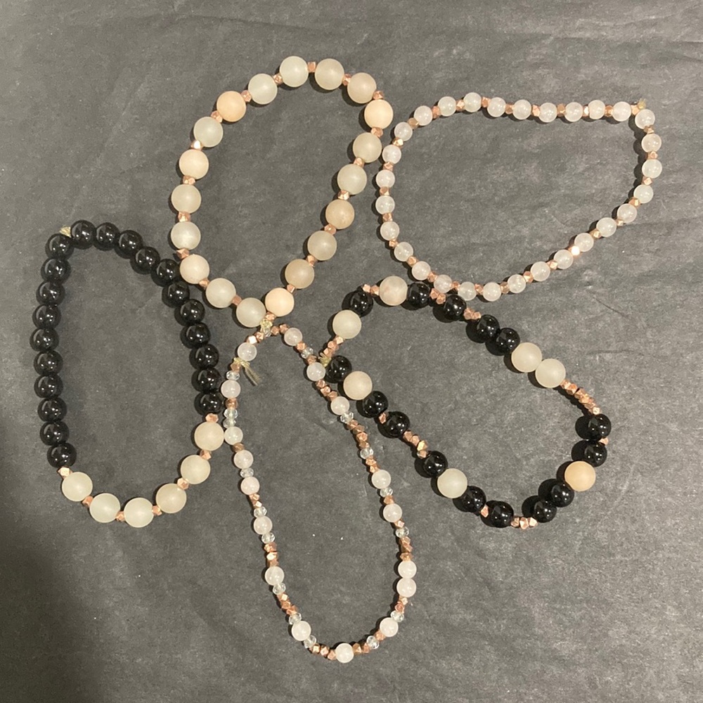 🤑🤑🤑🤑3 for 20$🤑🤑🤑🤑 Set of 5 stretch gemstone bracelets